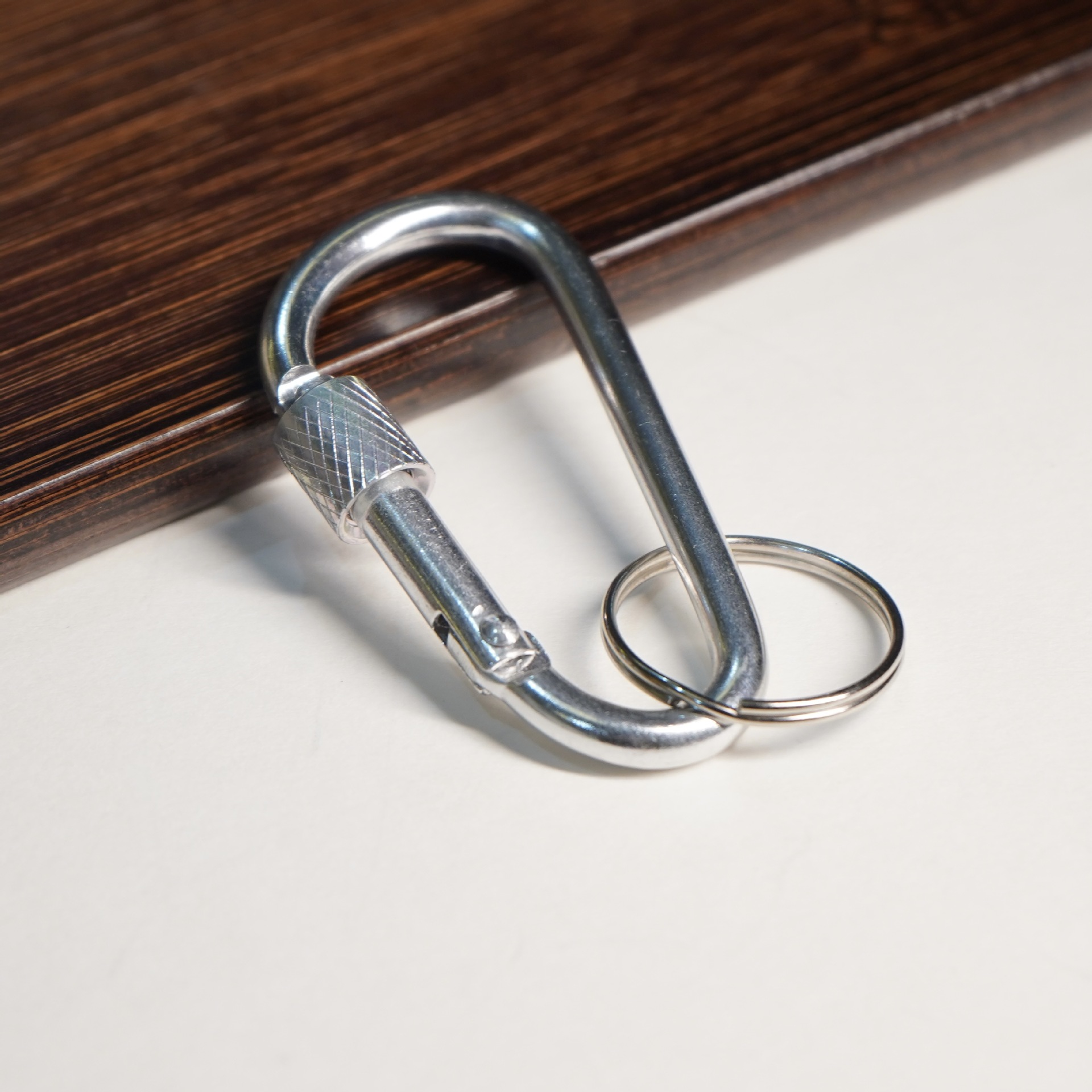 High-Quality D-Shaped Climbing Carabiner with Lock for Bags, Keychains & Chargers