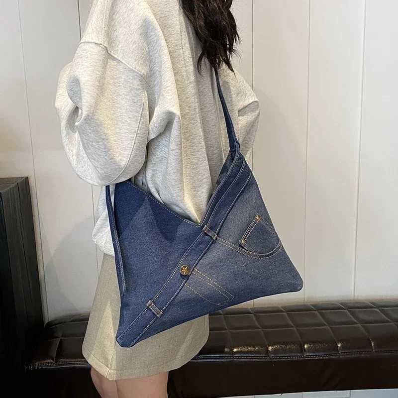 New Denim Zipper Large Capacity Ladies s Shoulder Bag 2024 High Quality Fashion Casual Versatile City Commuter Crossbody 241016