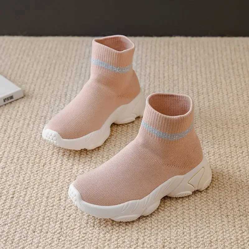 Childrens knitted are fashionable top of the line breathable sports shoes suitable for boys and girls wearing ankle boots non slip casual C260130