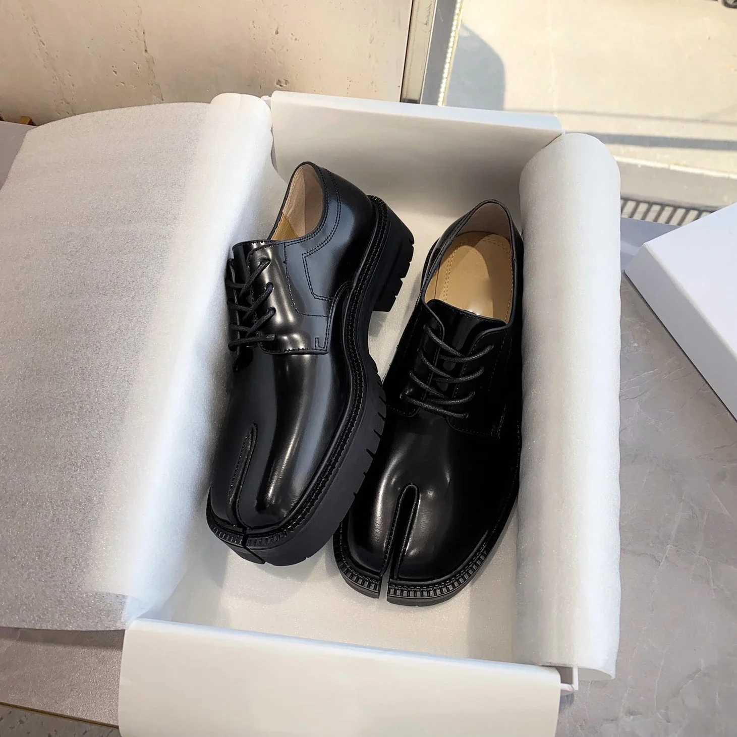 Ninja Mens Thick soled Tabi Shoes Patent Korean Version Trend Casual atos Mujer Mocassines W241015