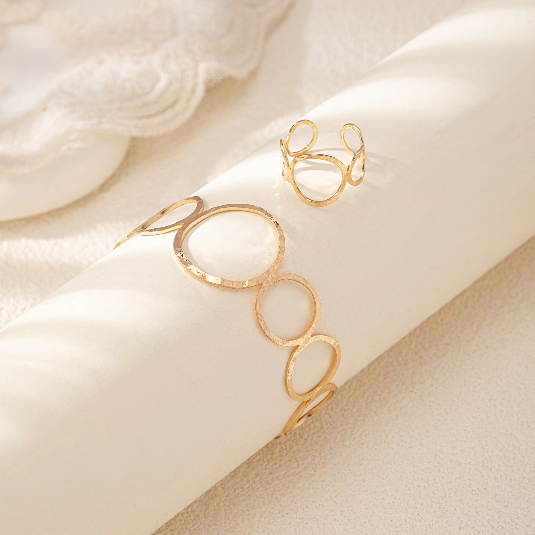 Stylish Unisex Wide Metal Cuff Bracelet with Modern Round Shape for Urban Style