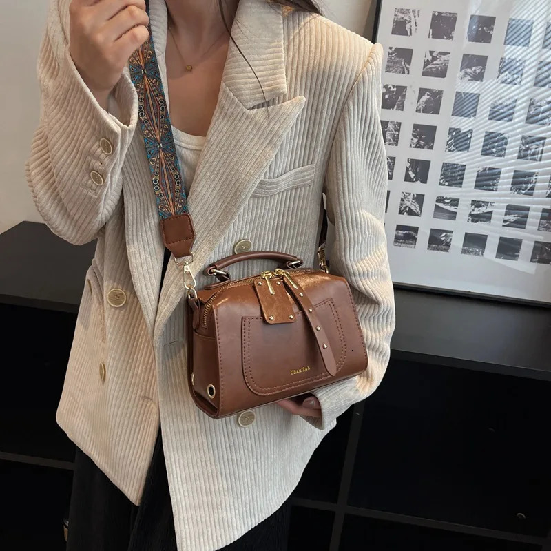 Fashion Womens Crossbody Bags PU Leather Vintage Soft Small Square Packs Autumn Zipper Ladies Commute Handbags 241009