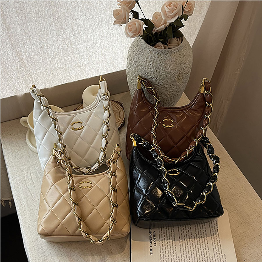 Women's designer fashion crossbody bag Fashion Diamond check chain shoulder bag New women's handbag temperament underarm bag
