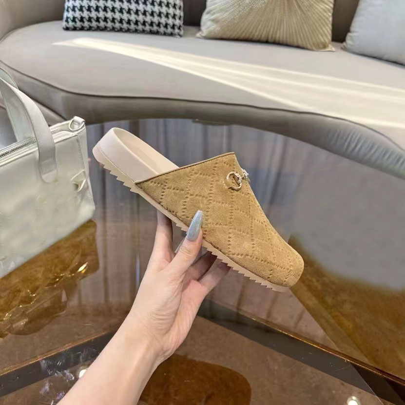 Latest thick soled warm slippers for women, flat bottomed mule shaped fashionable summer anti slip thick sole 35-42