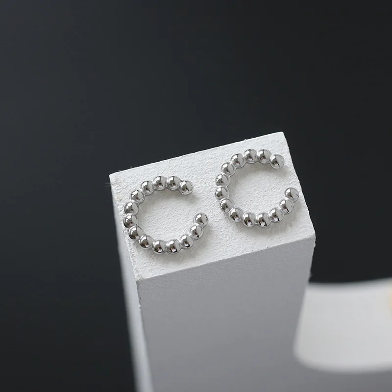 Ins Retro Stainless Steel Waterproof Beaded Cuffs Metal Texture Earbone Clip Non Perforated Clip Female Wholesale Earrings 241009 - view 4