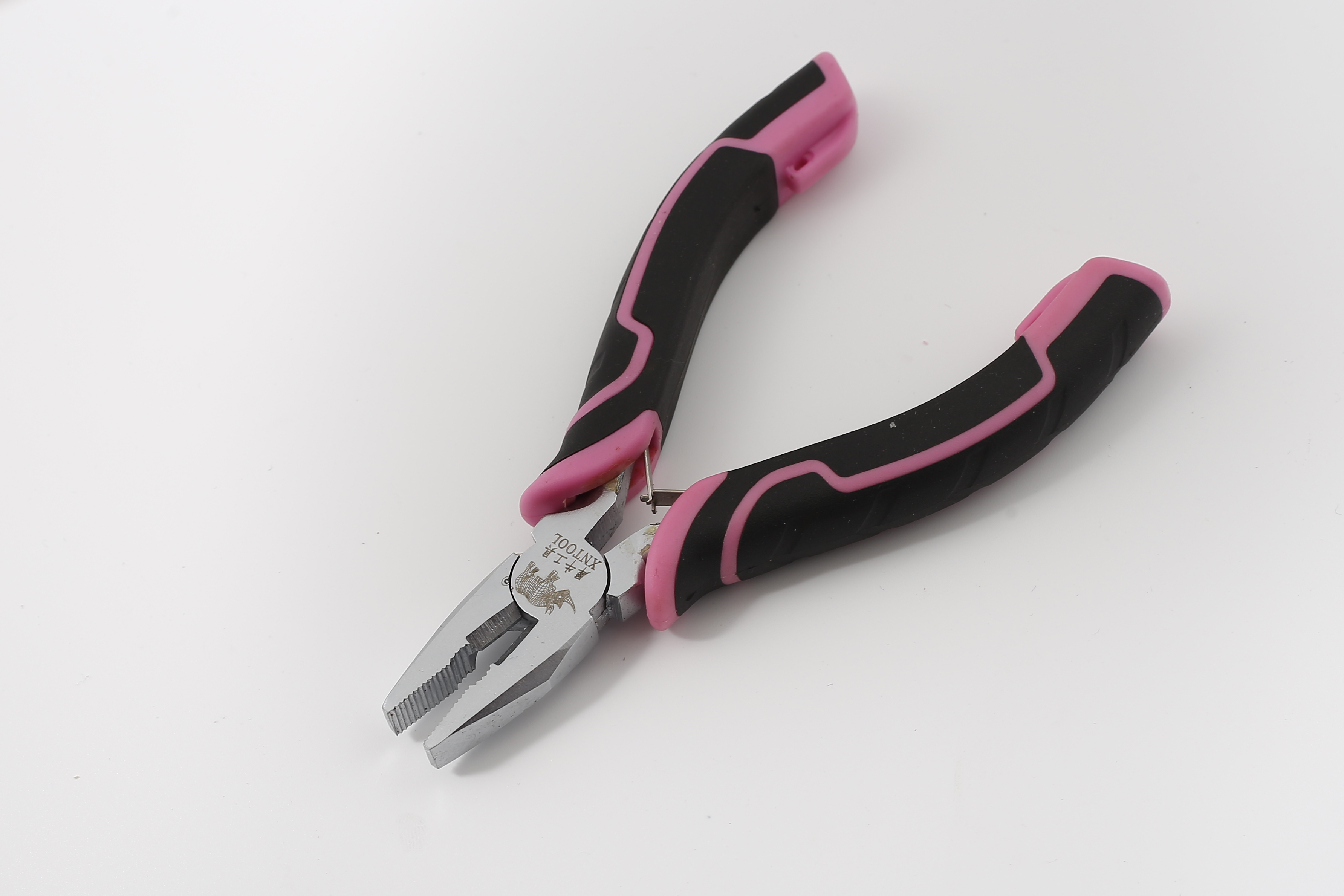 4.5-inch mini pliers with pearl nickel treatment on the surface