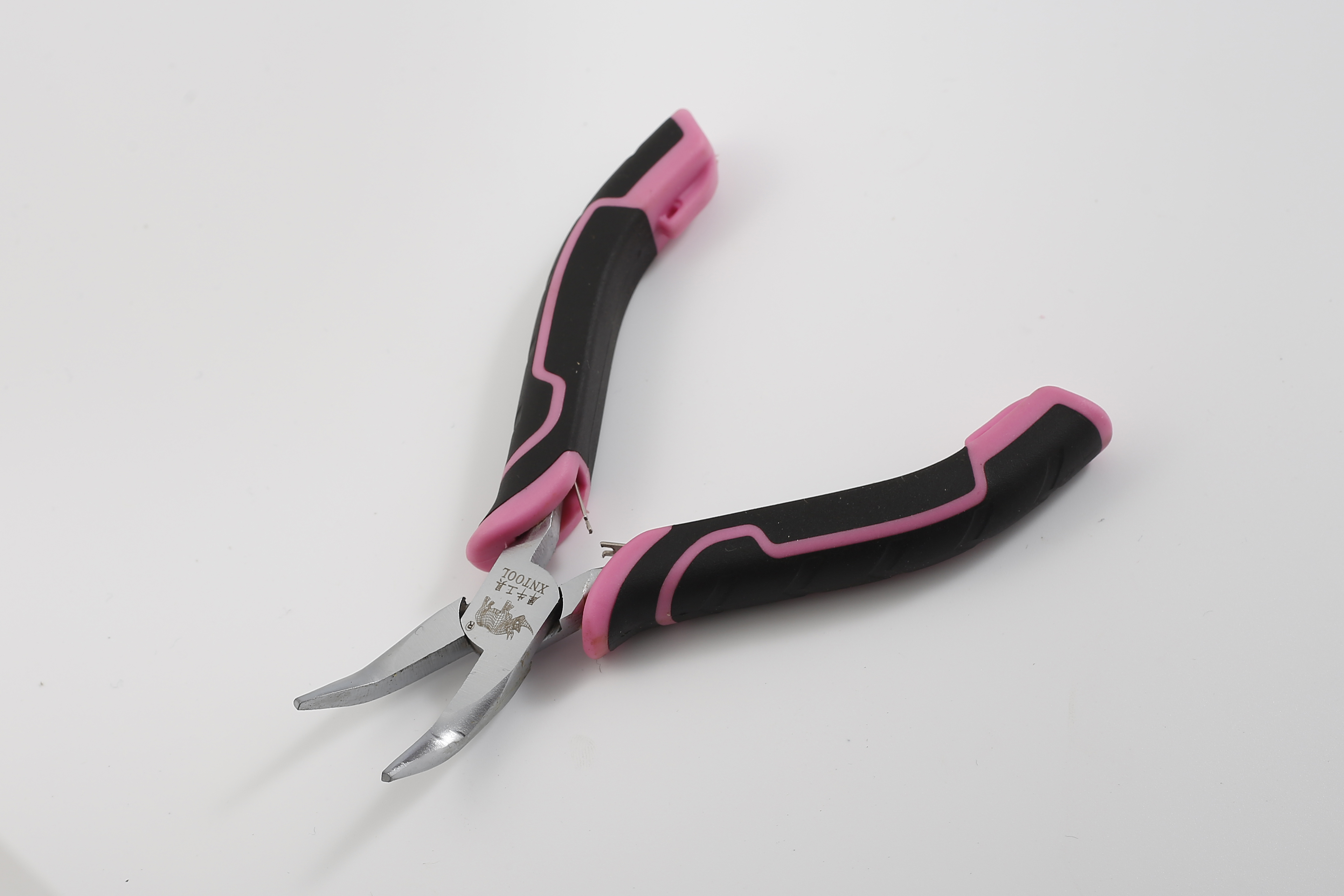 4.5-inch mini pliers with pearl nickel treatment on the surface