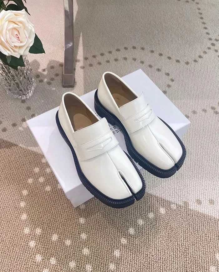 Ninja Mens Thick soled Tabi Shoes Patent Korean Version Trend Casual atos Mujer Mocassines W241015