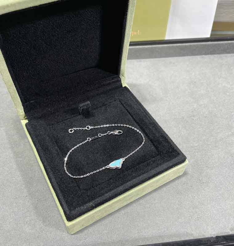 Pendant Necklaces Jewelry Designer Luxury Ladies White Friary Mini Butterfly Bracelet Necklace Turquoise Fashion classic Gold plated rose gold collarbone chain