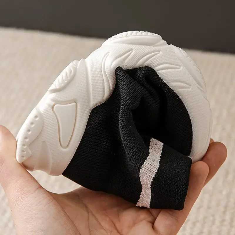 Childrens knitted are fashionable top of the line breathable sports shoes suitable for boys and girls wearing ankle boots non slip casual C260130