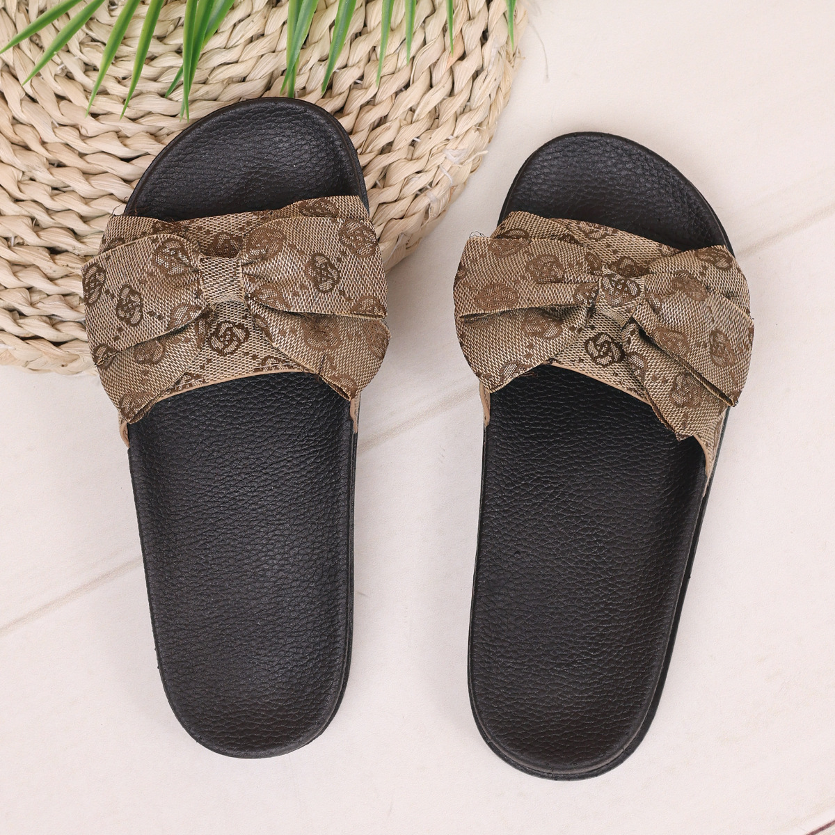 Large Size Thick Bottom Bow Flip-ps Women Wear Embroidered Beach Slippers Designer shoes size 36-43