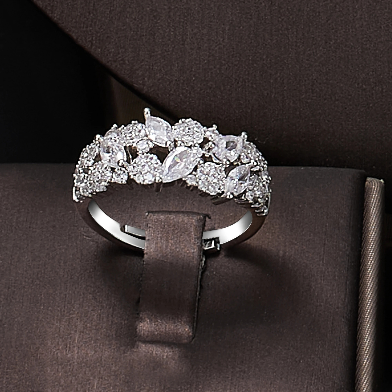 2024 Selling 4-piece Bridal Wedding Jewelry Set Fashion Saudi Dubai Jewelry Set Womens Wedding Party Accessories 241016