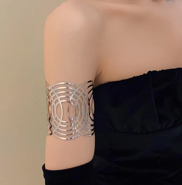 Modern Unisex Wide Metal Bangles - Sleek Round Design Ideal for Casual Urban Wear