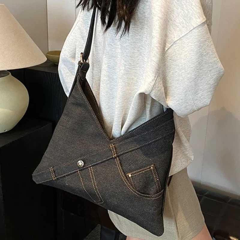 New Denim Zipper Large Capacity Ladies s Shoulder Bag 2024 High Quality Fashion Casual Versatile City Commuter Crossbody 241016