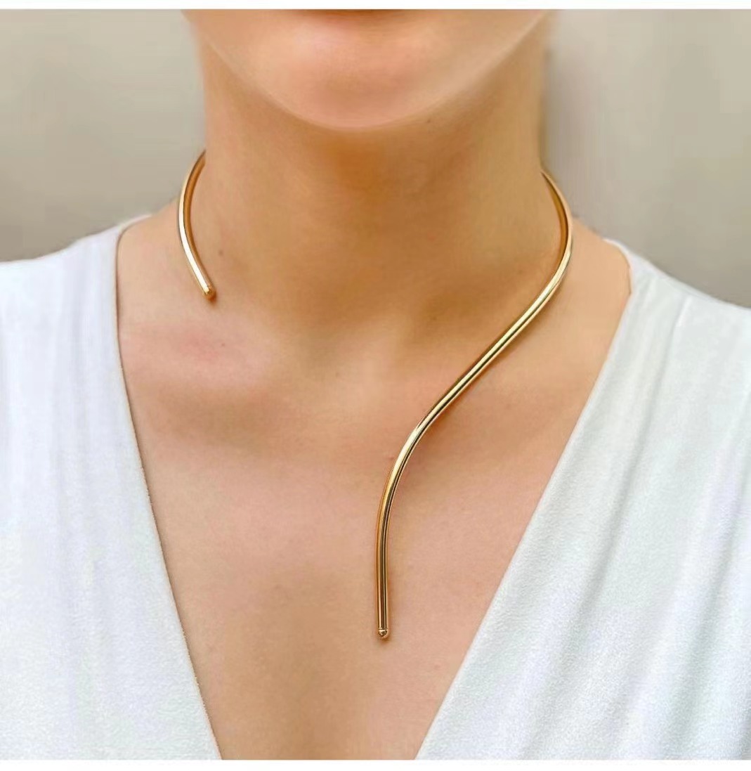 Chic Female Exaggerated Hollow-Out Metal Leaf Choker Necklace Must-Have from Amazon Collection