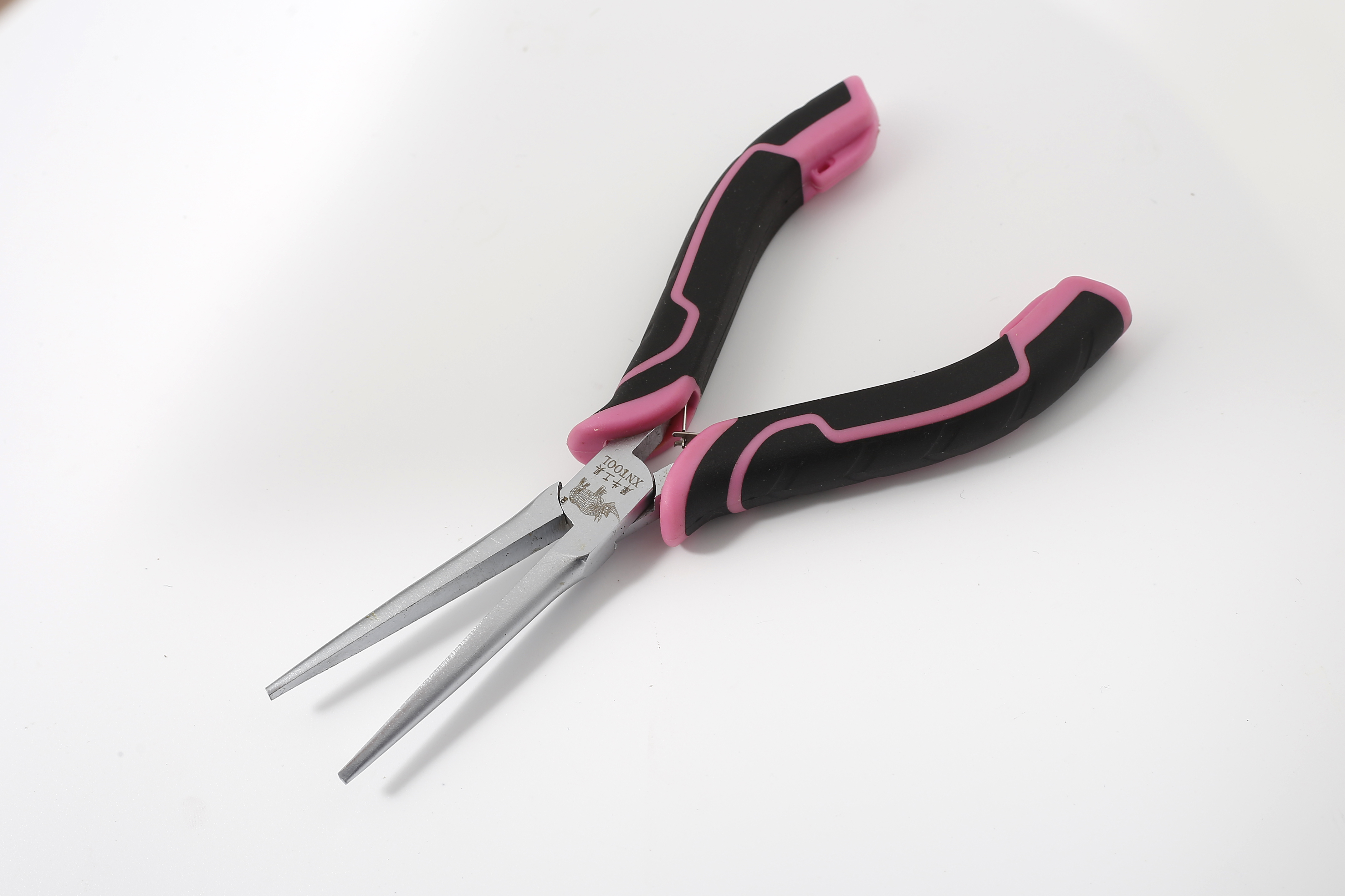 4.5-inch mini pliers with pearl nickel treatment on the surface