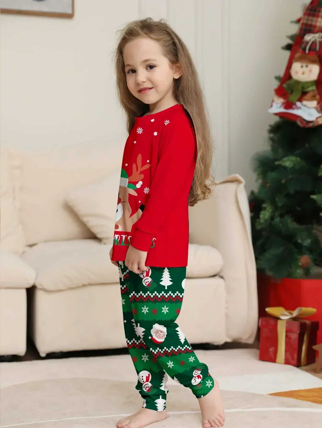 Merry Christmas 2024 Elk Printed Family Matching Pajama Set Adult and Childrens New Years Clothing Cute 2-piece Set Pajama Christmas Appearance W24101