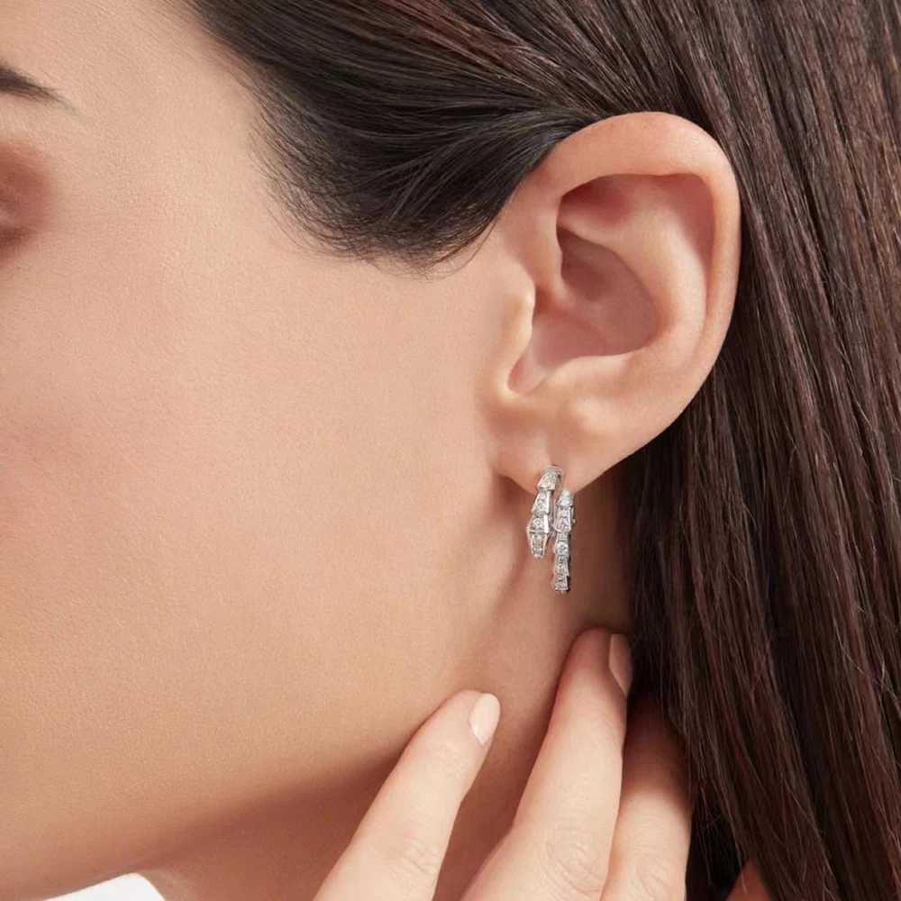 High quality 925 sterling silver all diamond snake shaped clip earrings suitable for womens fashion classic luxury brand jewelry exquisite gifts W2410