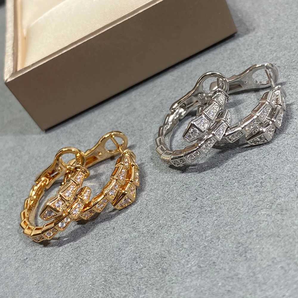 High quality 925 sterling silver all diamond snake shaped clip earrings suitable for womens fashion classic luxury brand jewelry exquisite gifts W2410