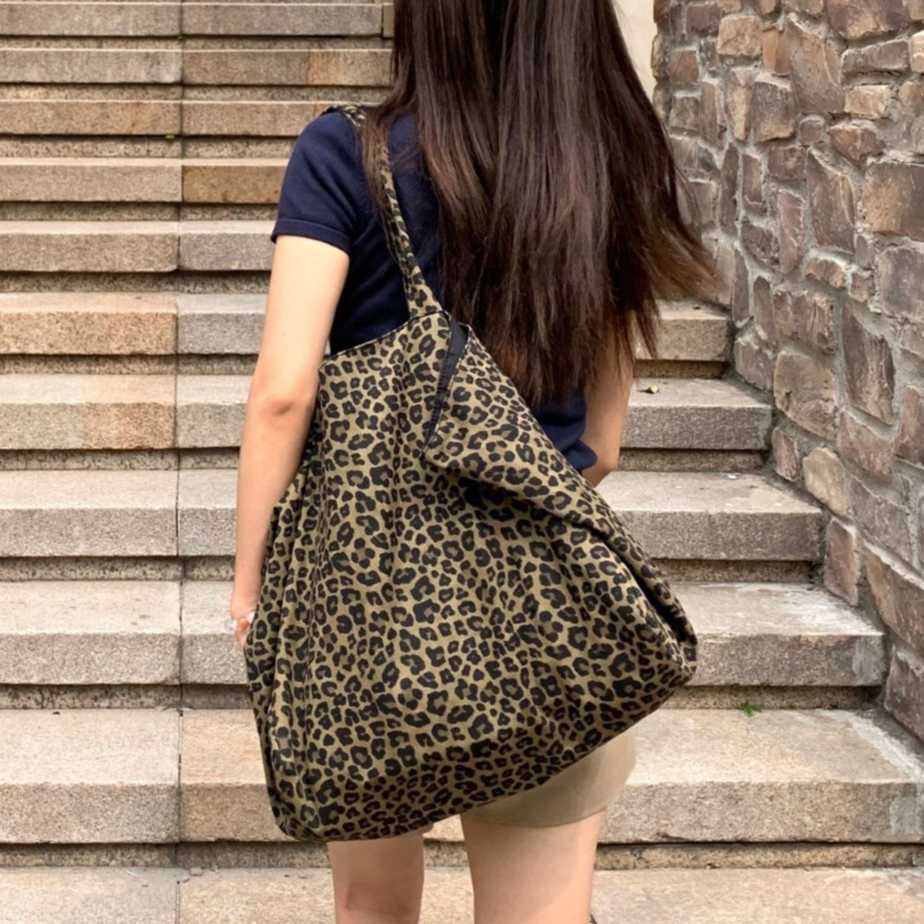 CMM ins relaxed large bag leopard print versatile canvas bag large capacity shopping bag shoulder bag women 241015