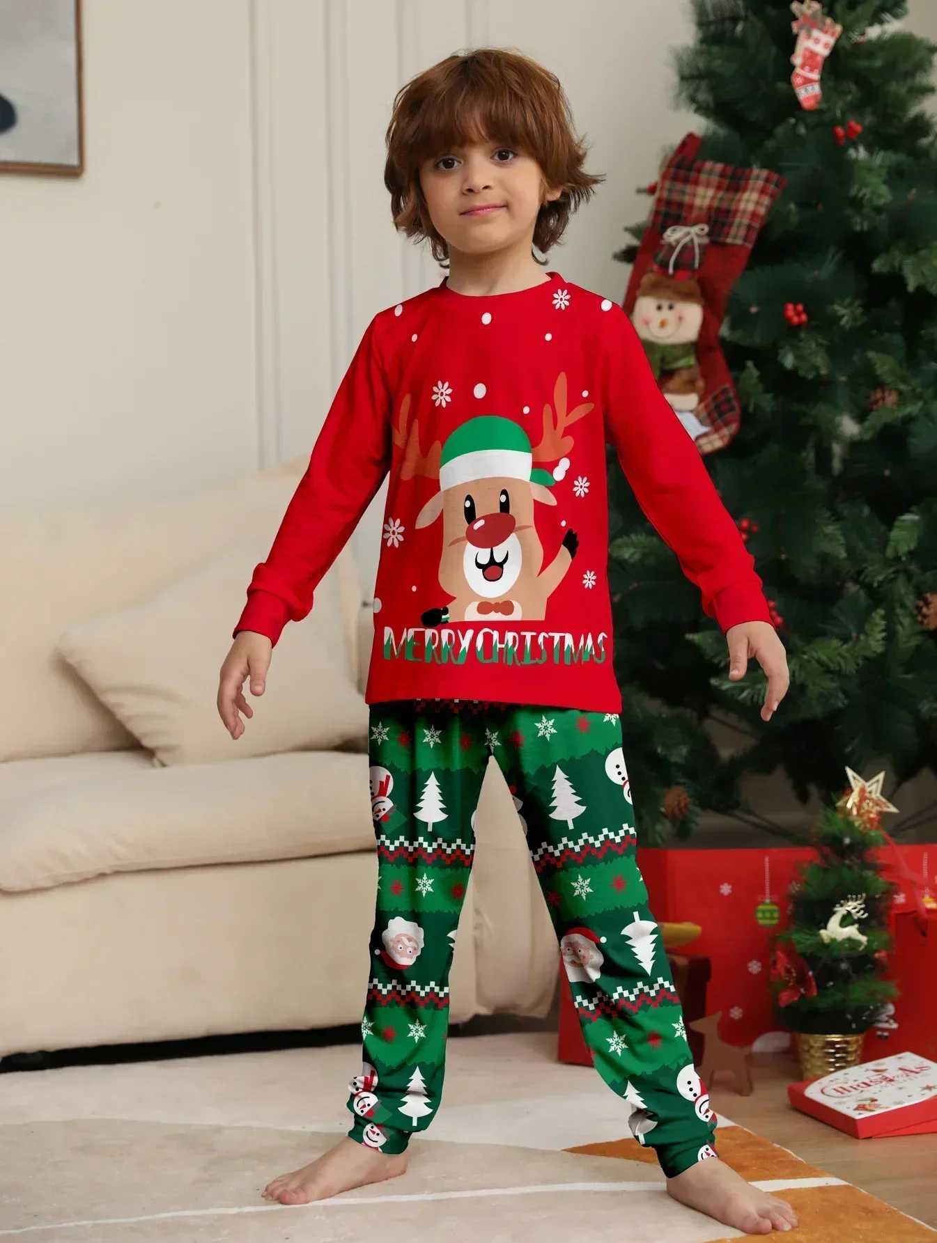 Merry Christmas 2024 Elk Printed Family Matching Pajama Set Adult and Childrens New Years Clothing Cute 2-piece Set Pajama Christmas Appearance W24101
