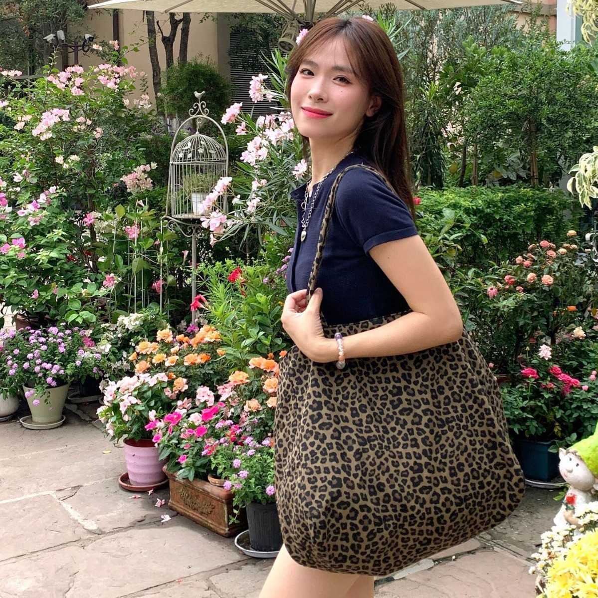 CMM ins relaxed large bag leopard print versatile canvas bag large capacity shopping bag shoulder bag women 241015