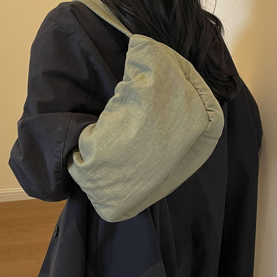 Niche pleated for women version cream candy underarm bag, casual and fashionable one shoulder hand-held cloud bag
