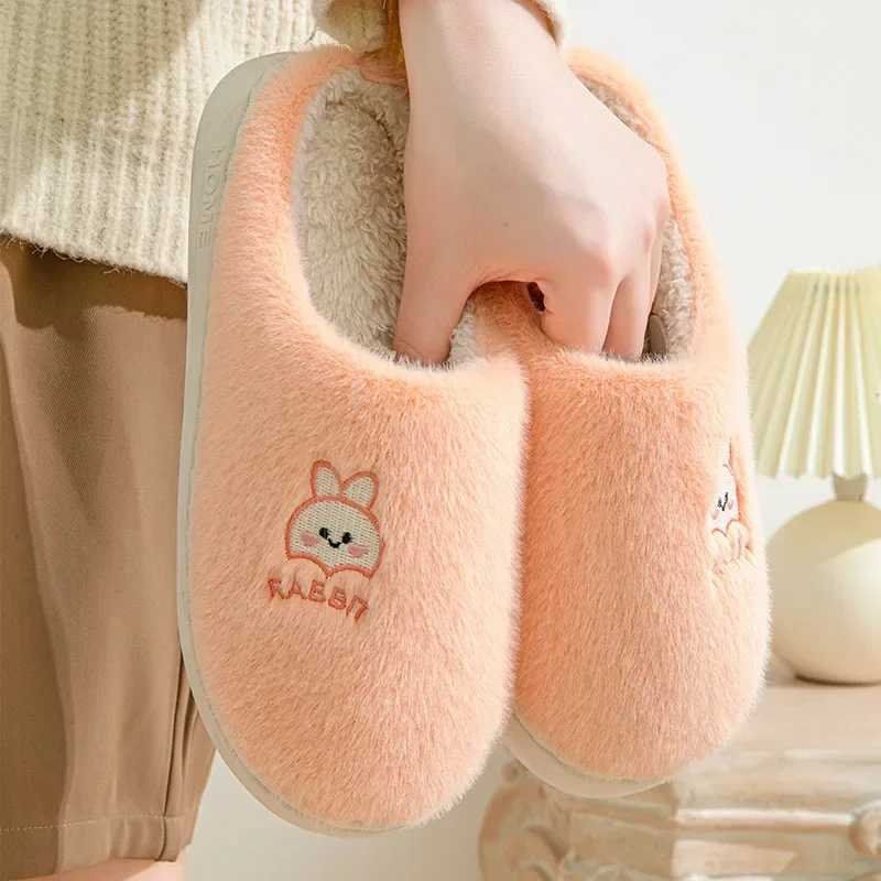 Solid color autumn and winter short furry warm womens cotton slip indoor casual soft sole fluffy anti slip home shoesCL241017