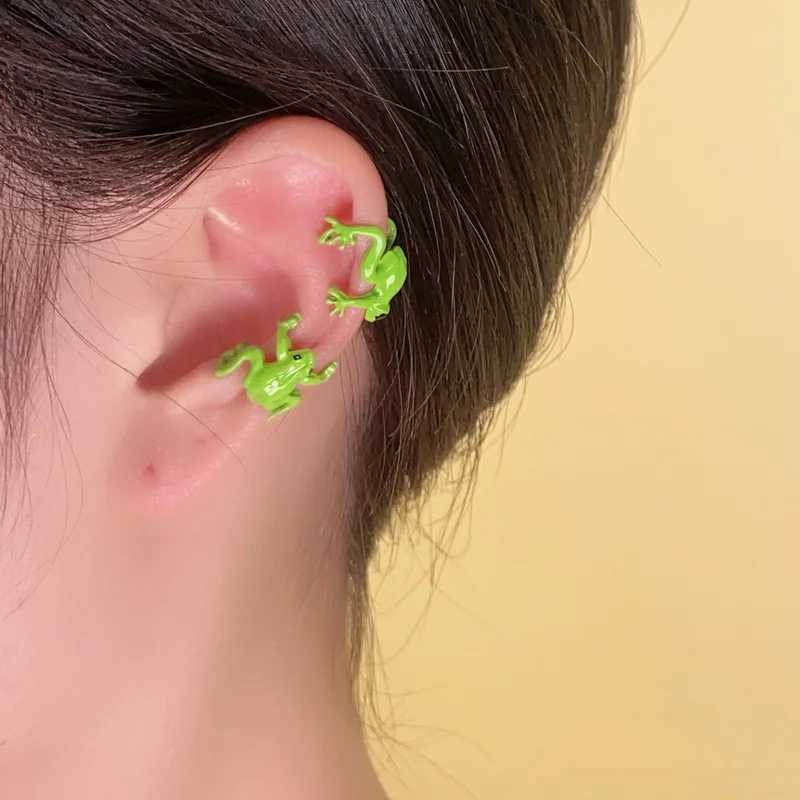 Korean Cute Green Frog Earclip Earrings Suitable for Womens Earsleeves Non Perforated Ear Bones Non Perforated Earrings Girls Party Jewelry W241017