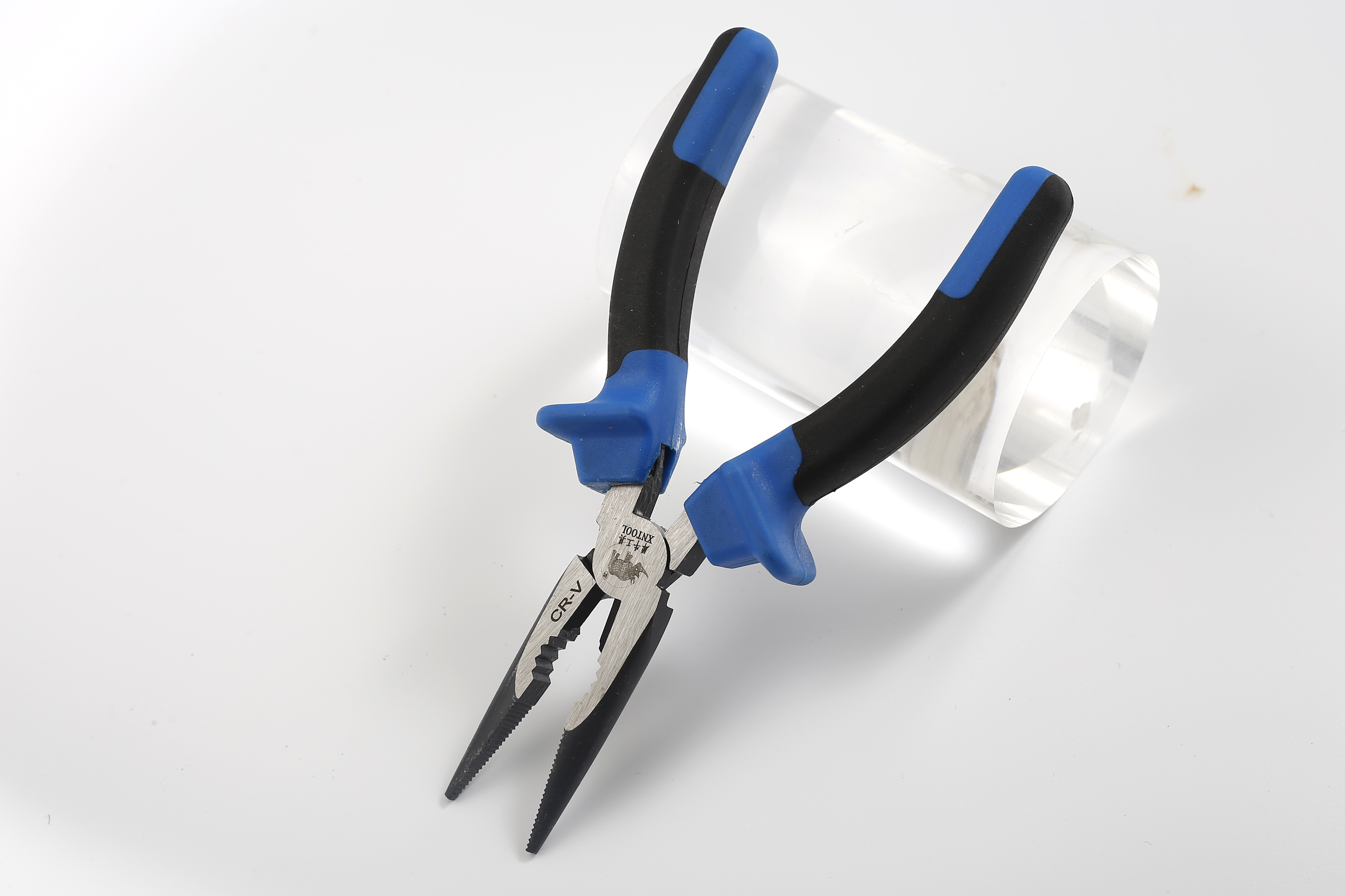 European eccentric labor-saving pliers with blue black handle surface blackened and polished for precision treatment