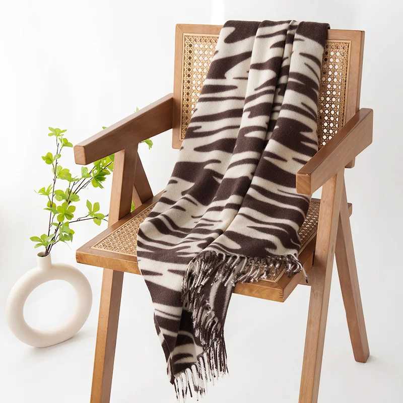 Fashionable brown leopard print Winter warm scarf outdoor headscarf tassel long shawl cashmere Pashmina headscarf X241017