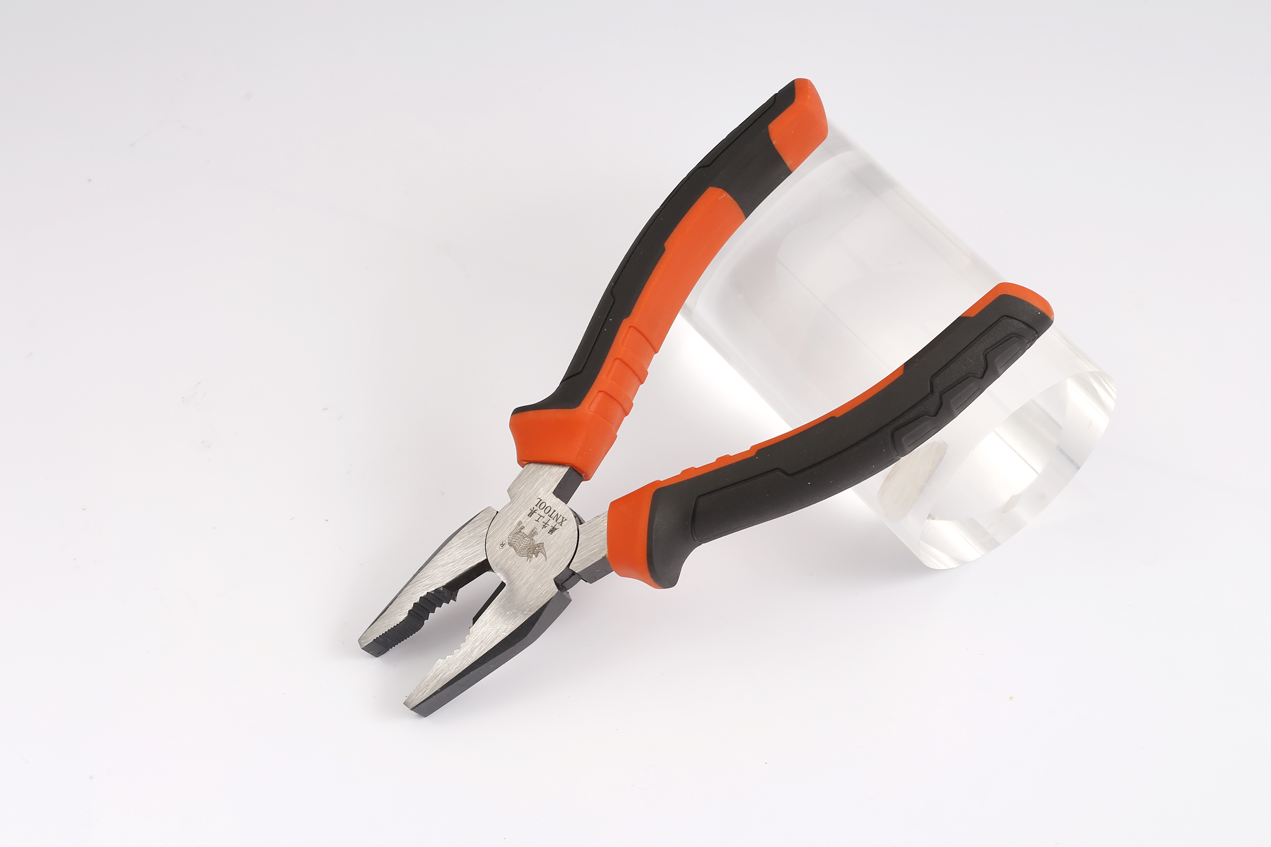 European pliers The surface of the red black TPR handle is treated with precision polishing after blackening
