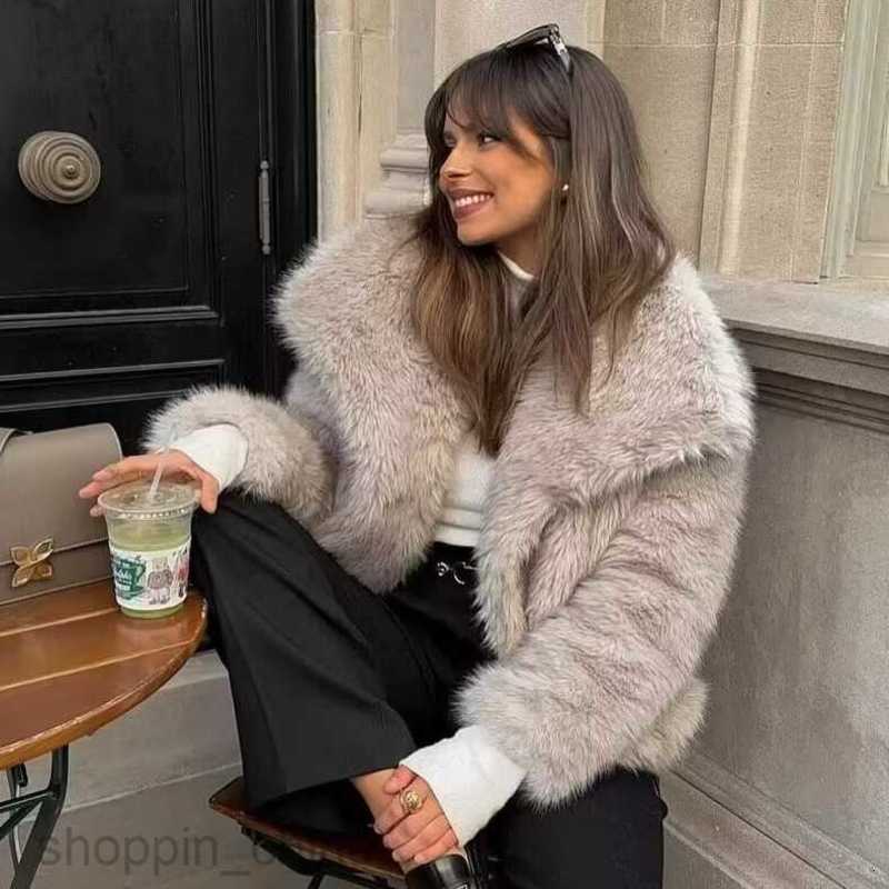 Women's Fur & Faux Fur Fashion jacket Coats Women's Winter New Celebrity Style Fashion Loose Artificial Fur Flip Collar Coat