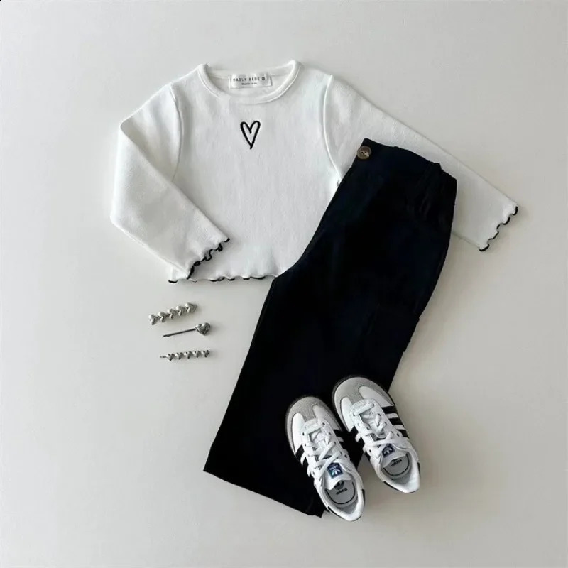 Korean Autumn Baby Long Sleeve TShirts Infant Girl Heart Print Tops Toddler Cotton Bottoming Shirts Children Clothes 241017