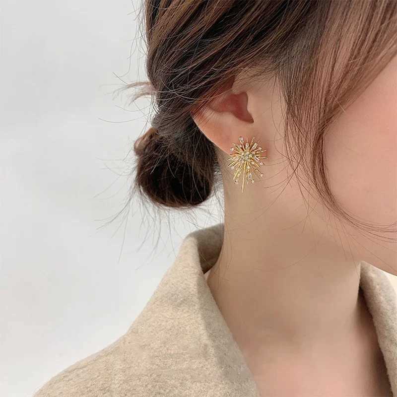 Fashionable Korean personalized fireworks clip earrings non perforated brass inlaid zirconia earrings suitable for womens jewelry W241017