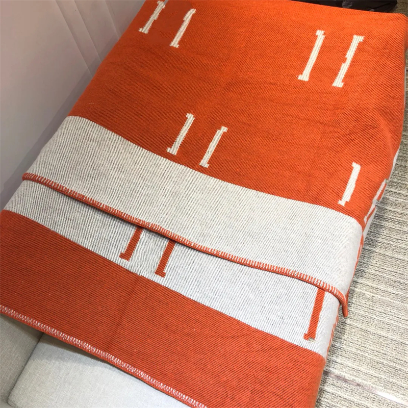 2024 Letter Cashmere Designer Soft Scarf Shawl Portable Warm Plaid Sofa Bed Wool Knit Blanket 140-170Cm
