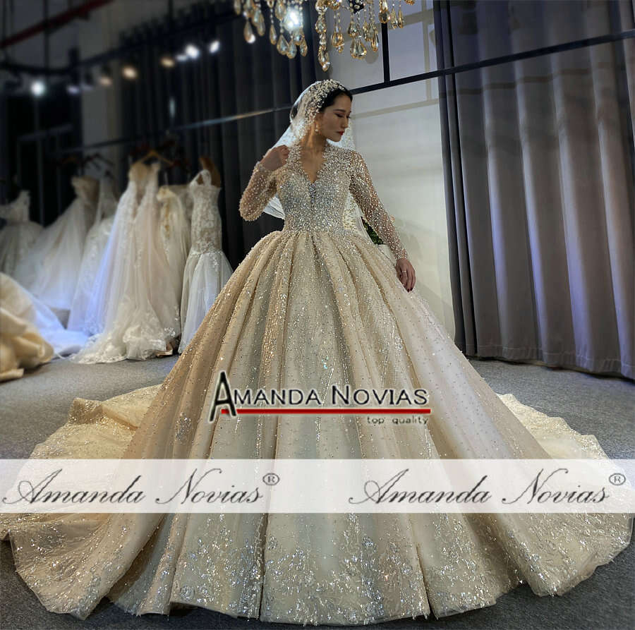 Full Pearls Wedding Dress With Long Train Amanda Novias