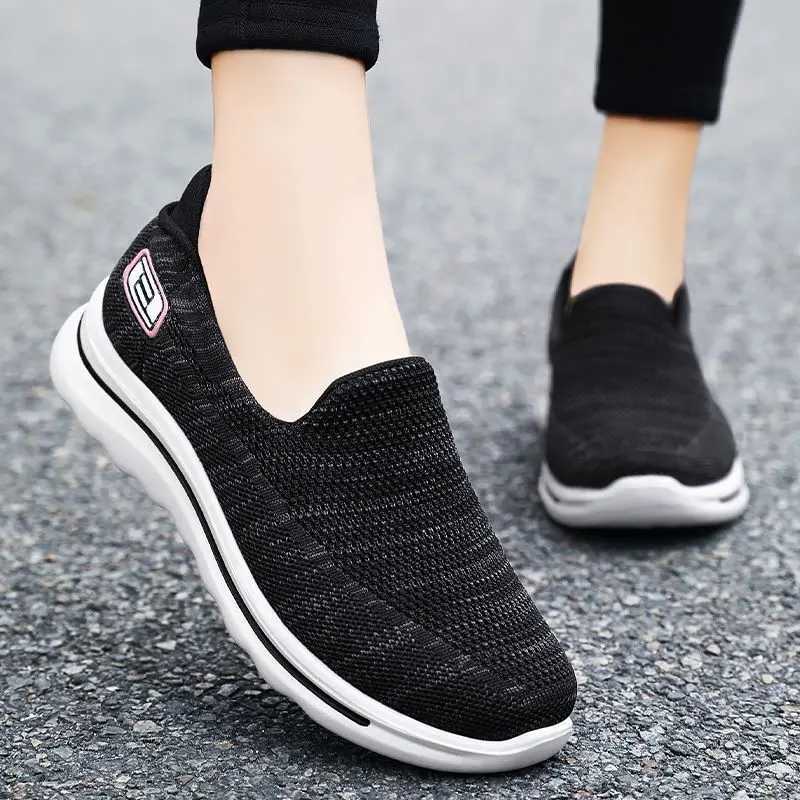 Womens summer flight woven sports shoes ultra light and comfortable vulcanized shoes womens mesh breathable sports shoes Y241017