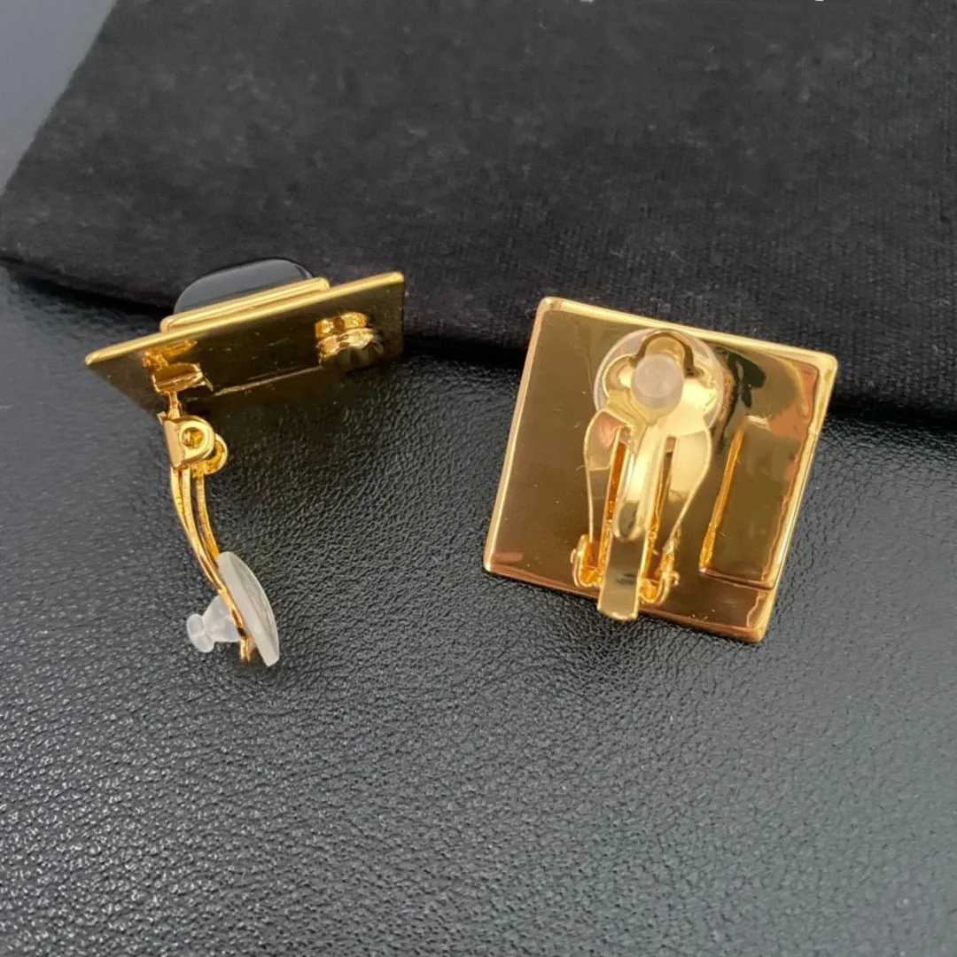European and American retro temperature square earrings 2024 new simple and atmospheric earrings niche ear clip earrings W241017