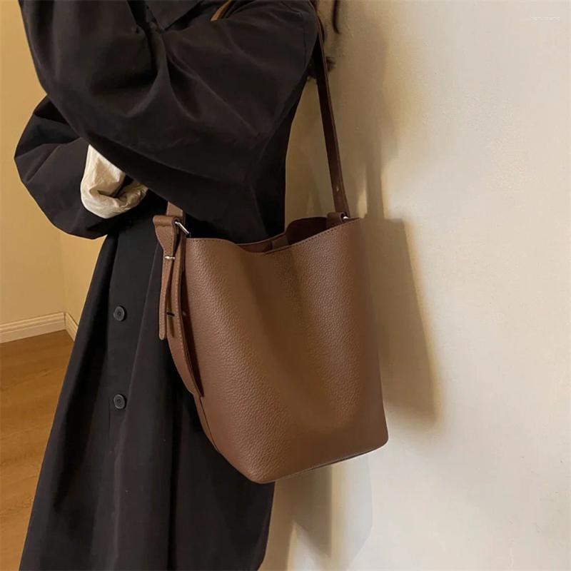 Evening Bags Retro Bucket Bag Women 2024 Advanced Texture Commuter Shoulder Messenger Adjusted Strap Handbag With Mini Purse