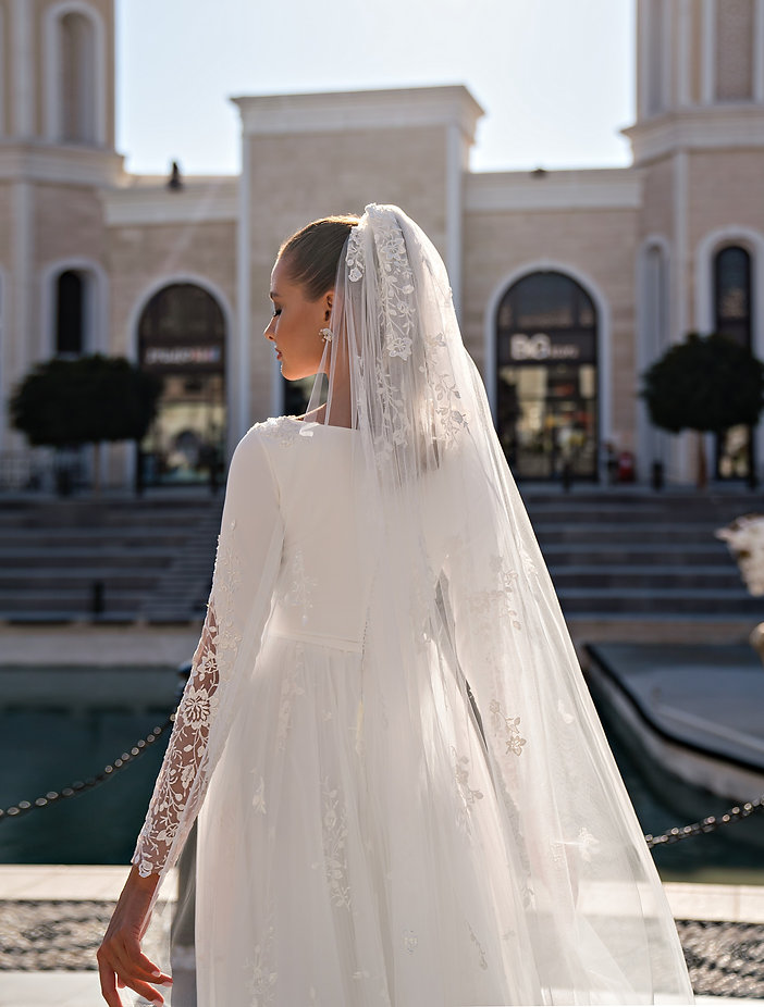 Exquisite O-Neck Lace Long Sleeve Wedding Dress Button Back Satin And Tulle Bridal Gown With Appliques Civil Vestidos De Noiva
