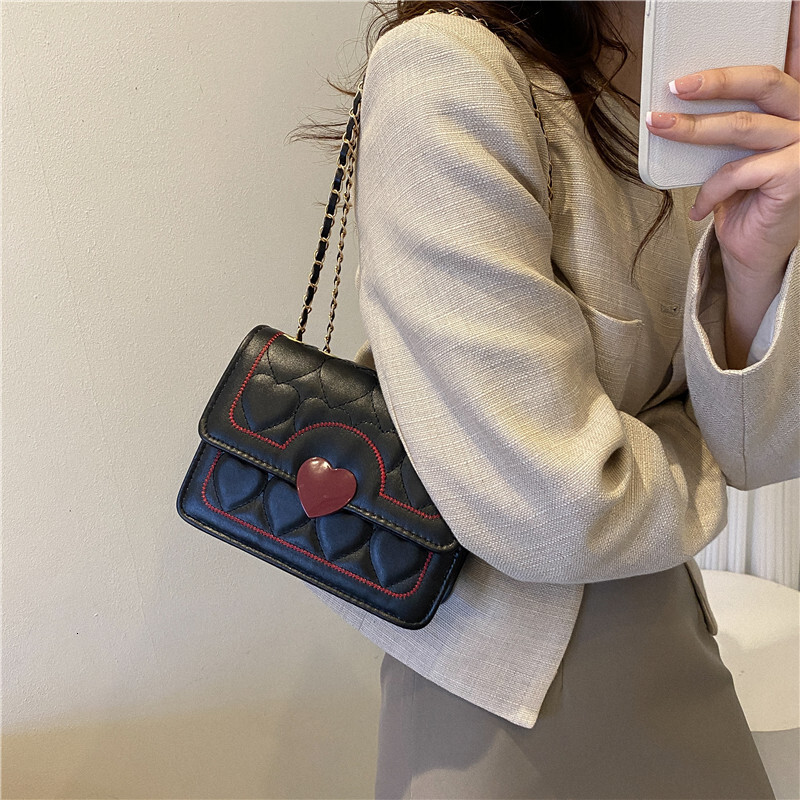This year's popular for women in autumn, new trendy and simple chain crossbody bags, single shoulder commuting small square bags
