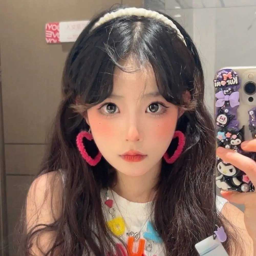 Classic sweet pink earrings exquisite and elegant heart-shaped plush ear clip aesthetic no perforated bone rose red ear sleeves womens W241017