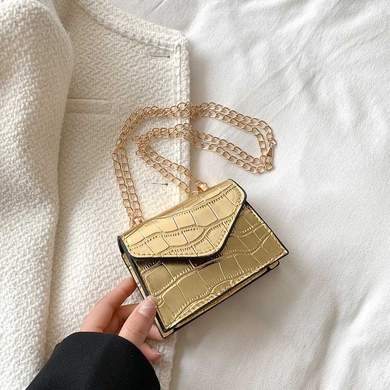 Xiaoxiangfeng diamond grid trapezoidal hand-held diagonal shoulder bag 2022 spring new style chain design sense temperament female Y241017