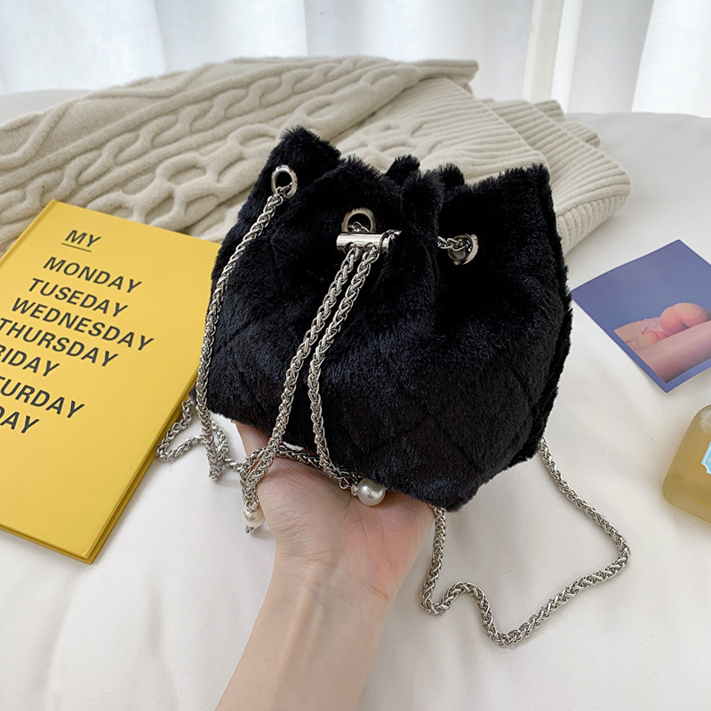 Popular handbag women's winter new trend fashionable single shoulder simple crossbody western-style commuting bucket bag