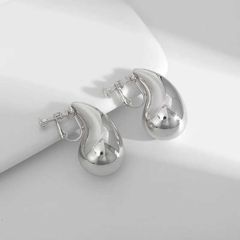 French luxury teardrop shaped ear clip without ear hole simple and smooth womens ear hole jewelry W241017