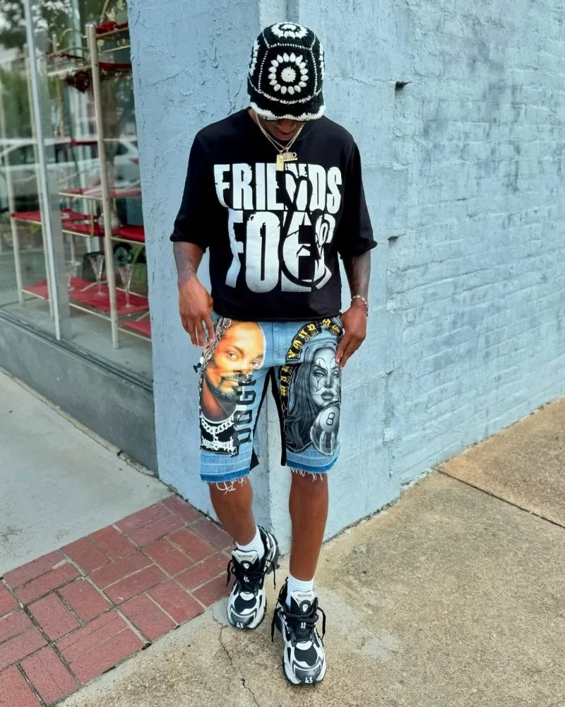 Retro Gothic letter pattern printed oversized Tshirt mens fashionable street hiphop loose and versatile short sleeved shirt 241017