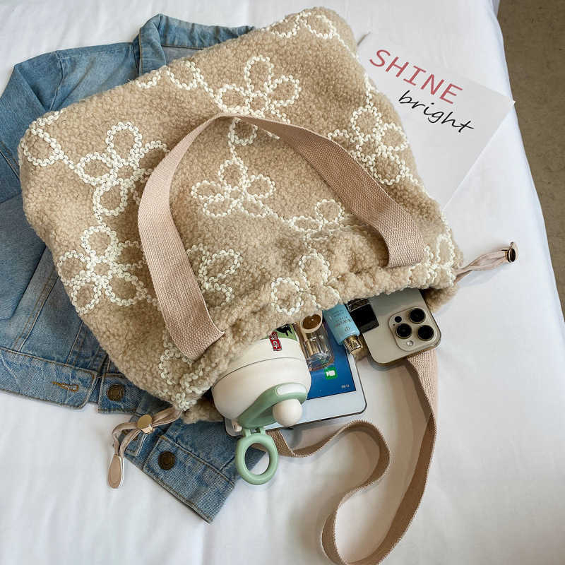 Small design, granular fuzzy hair, women's fashion flower, lamb hair, hand-held bucket bag, autumn winter large capacity shoulder bag 241015