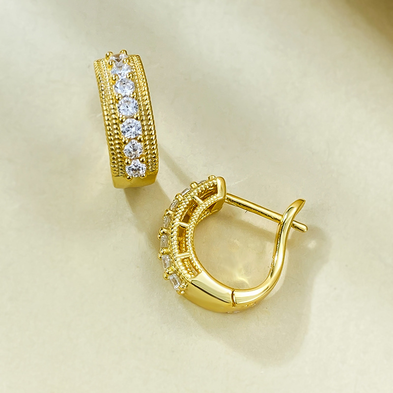 2024 Elegant Clip Earrins Luxury Jewelry Real 100% 925 Sterling Silver Gold Fill Round Cut White Moissanite Diamond Party Women Wedding French Earring
