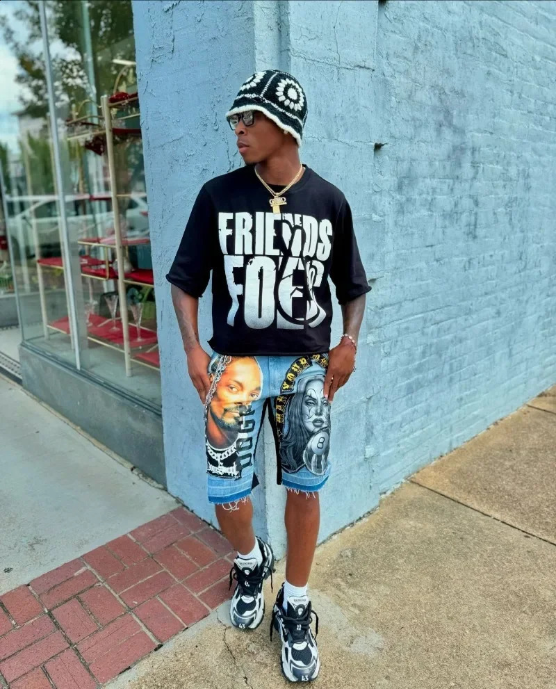 Retro Gothic letter pattern printed oversized Tshirt mens fashionable street hiphop loose and versatile short sleeved shirt 241017